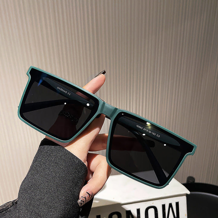 Dame kvadratisk solbrille i elegant, moderne design Luvikno