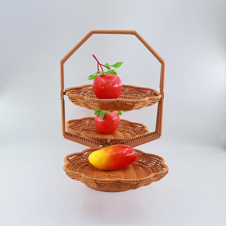Med en elegant, tretrinns fruktskål Luvikno