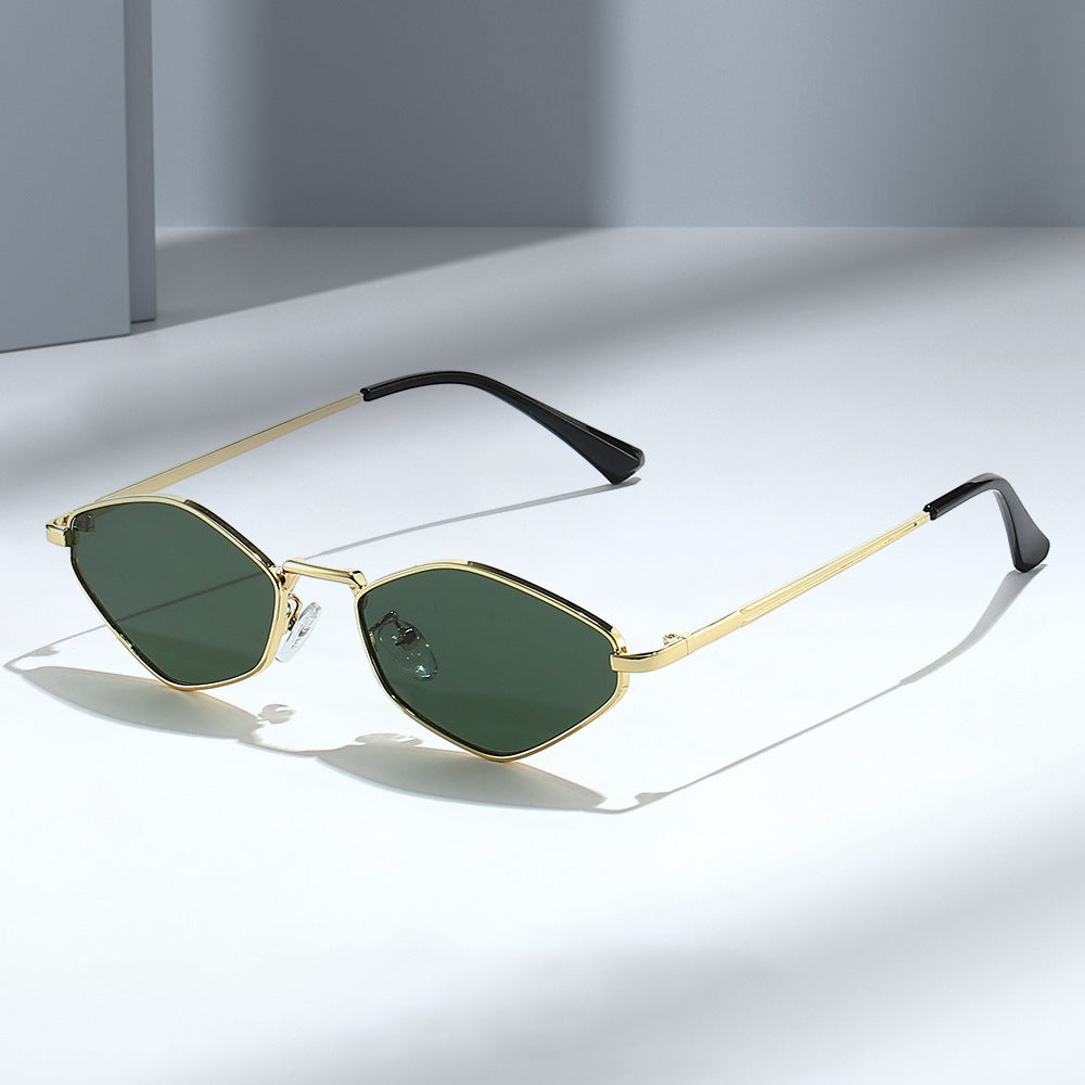 Dame Modiske solbriller i futuristisk design Luvikno
