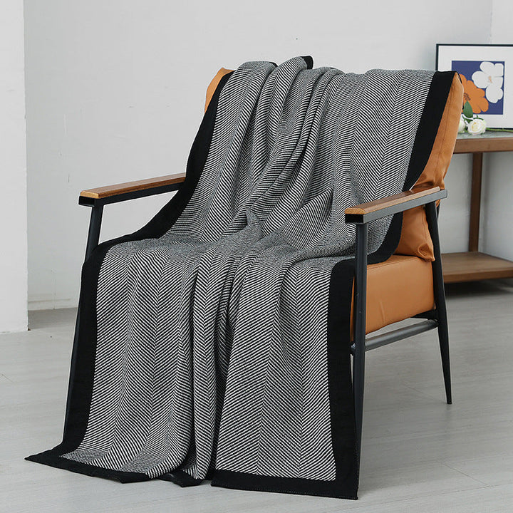 Kvinnelig Elegant Snuggle Blanket laget av Myk Strikk med Geometrisk Mønster Luvikno