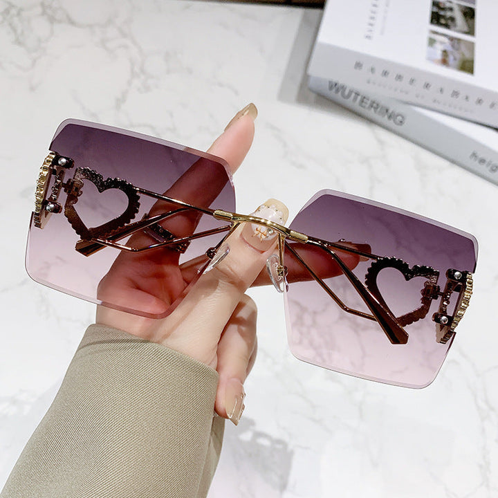 Dame moteriktig solbrille med trendy hjerte-design Luvikno
