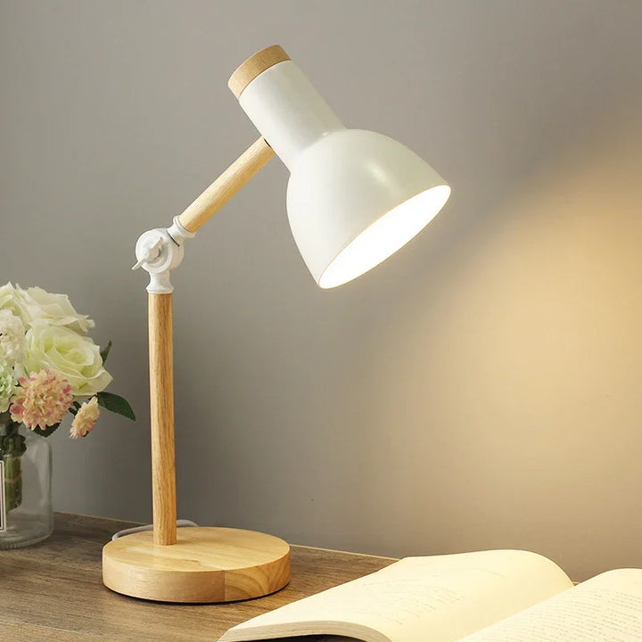 Luvikno | Tre Justerbar Bordlampe | Nordisk Belysning
