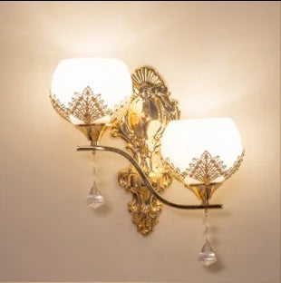 CrystalLuxe – Gylden LED Vegglampe for Stemningsfull Belysning Luvikno
