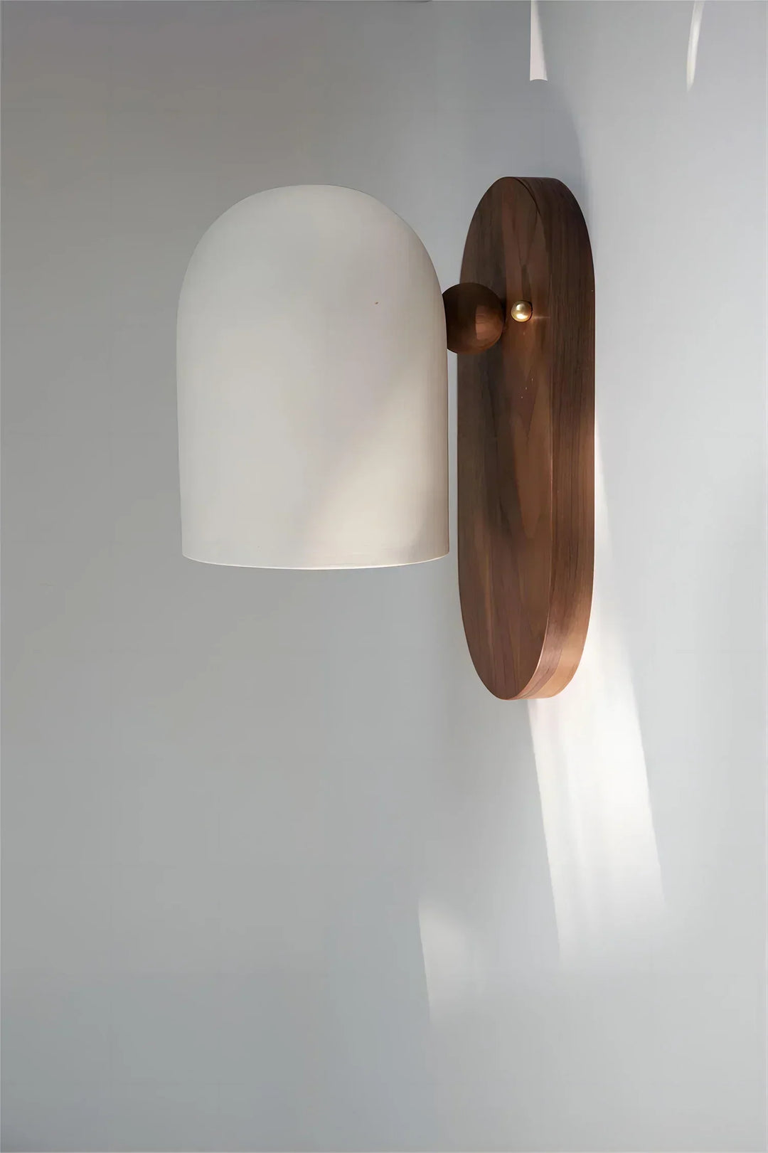 Luvikno | TimberSoul – Wabi-Sabi Valnøtt Vegglampe for Naturlig Atmosfære