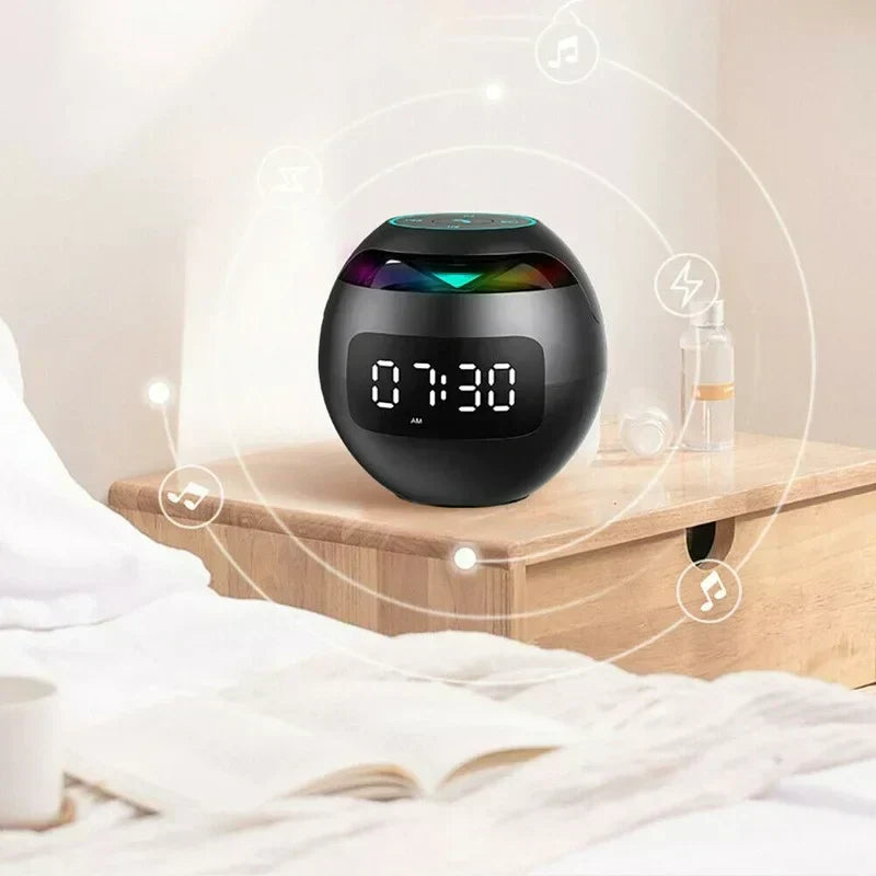 Luvikno | Multifunksjonell Bluetooth vekkerklokke høyttaler med LED-skjerm og fargerik nattlys – 2200mAh batteri