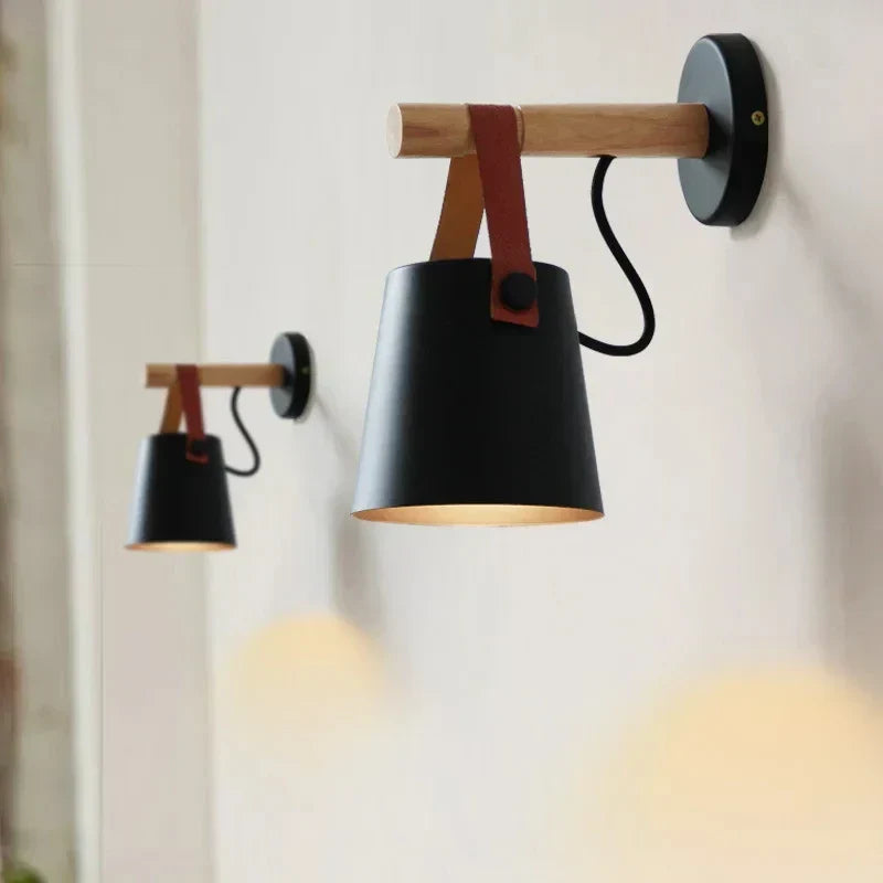 NordicGlow Light - Tre LED Vegglampe med Lærdetaljer Luvikno