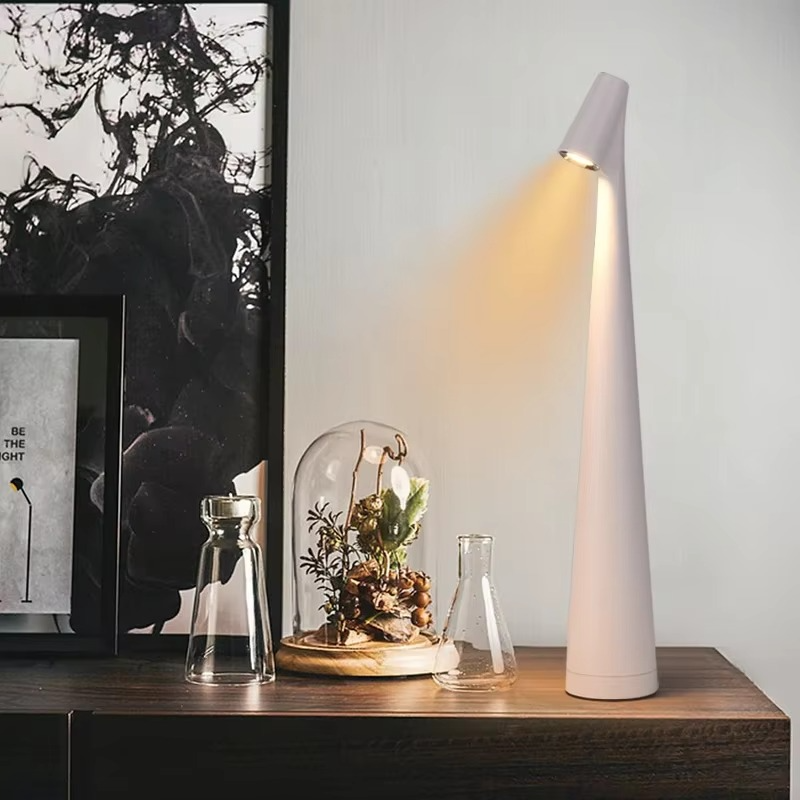 Multi-Setting Oppladbar LED Skrivebordlampe – Perfekt for Atmosfære og Utendørs Luvikno