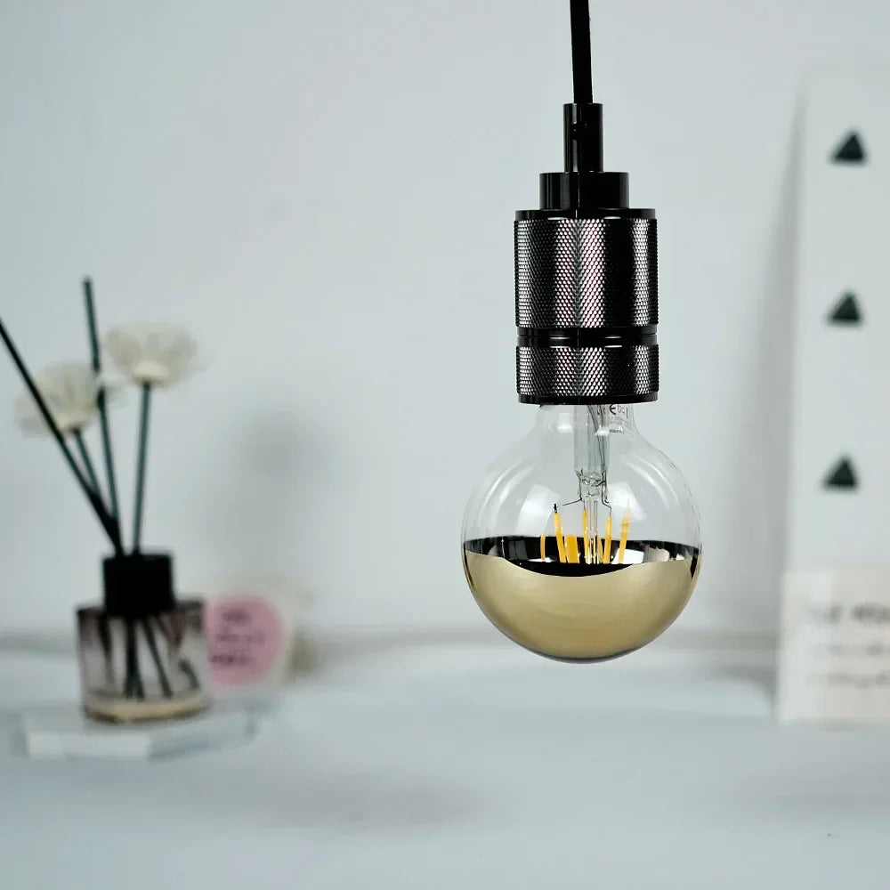 Vintage LED Lyspære – Retro Bordlampe med Trebase | Luvikno