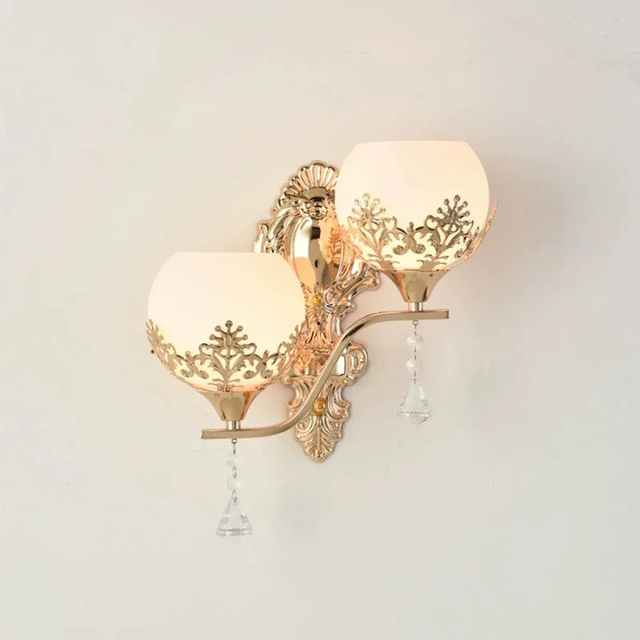 CrystalLuxe – Gylden LED Vegglampe for Stemningsfull Belysning Luvikno