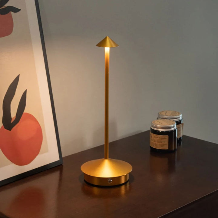 Robyn Arrow LED Bordlampe | Luvikno