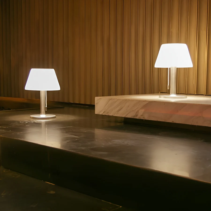 Stilig solbordlampe - SolarLuxe | Luvikno