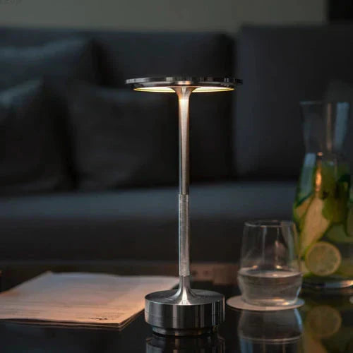 Bordlampe gull metall trådløs LED lys Luvikno
