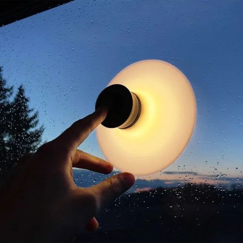 LED vegglampe med oppladbart sugefeste Luvikno
