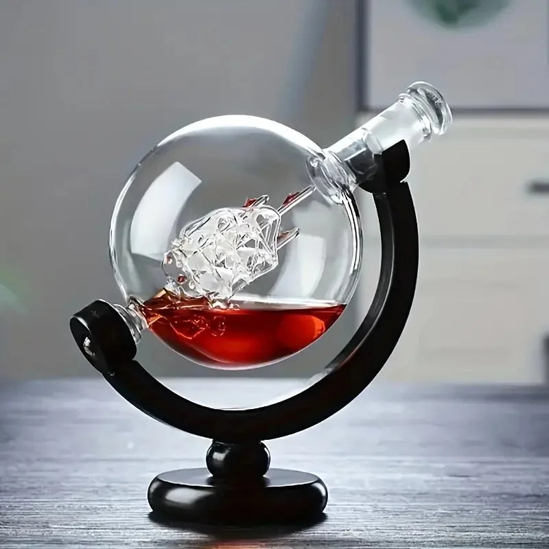 Glass Whiskey Decanter Set med Trestativ Gravert Verdensball Design | Luvikno