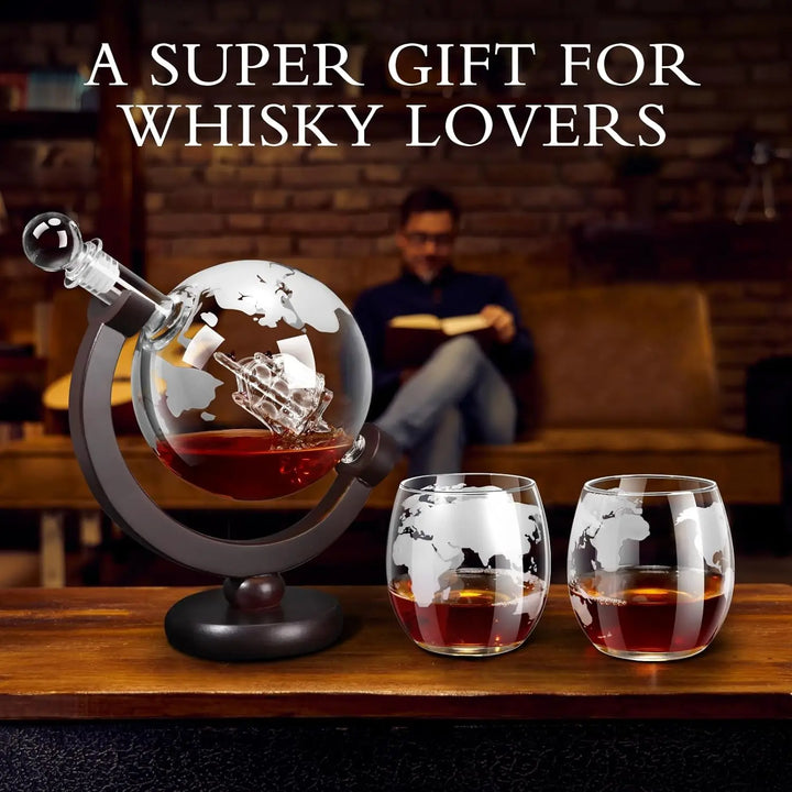 Glass Whiskey Decanter Set med Trestativ Gravert Verdensball Design | Luvikno
