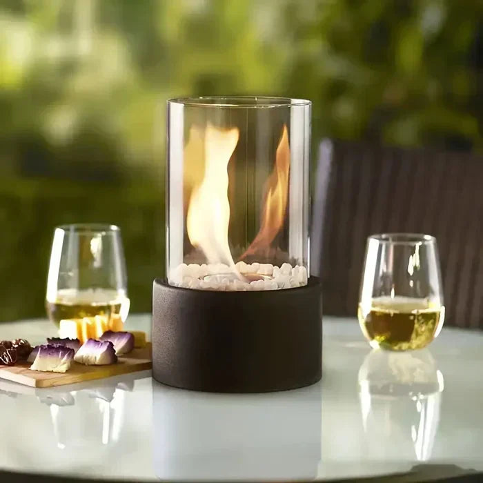Luvikno | Bordlanterne FlammaLume | Bærbar dekorativ ildlampe | Moderne design & flammeeffekt | For innendørs & utendørs | Rund laget av stål & glass