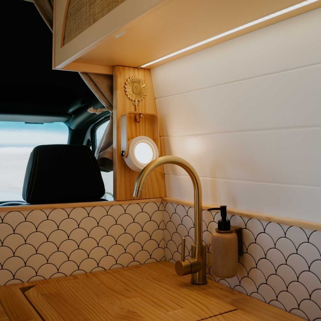 Moderne multifunksjonelle lampe | Luvikno