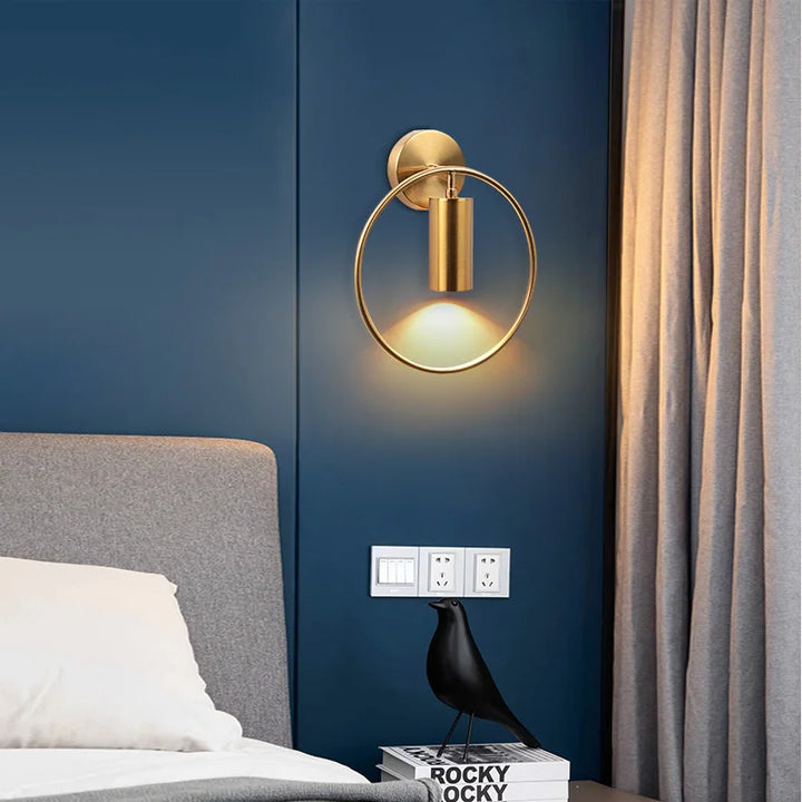 FlammeLuxe – Elegant Gull Vegglampe for Ambient Belysning Luvikno