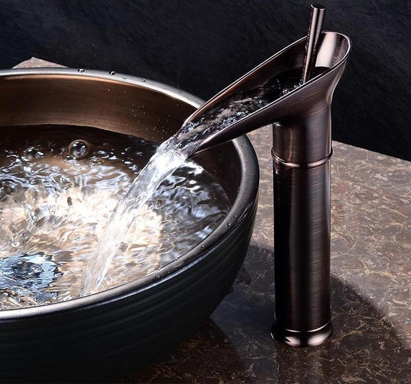 AquaCascade vannfallkran for vask Luvikno