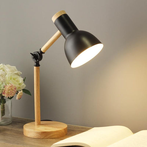 Trekantet skandinavisk bordlampe - LumiNord | Luvikno