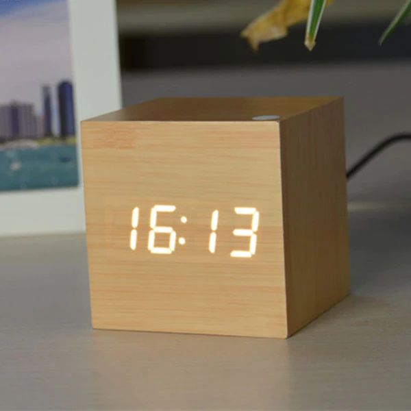 Digital Clock Cube i moderne tredesign Luvikno