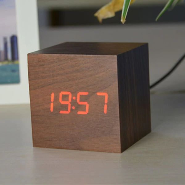Digital Clock Cube i moderne tredesign Luvikno