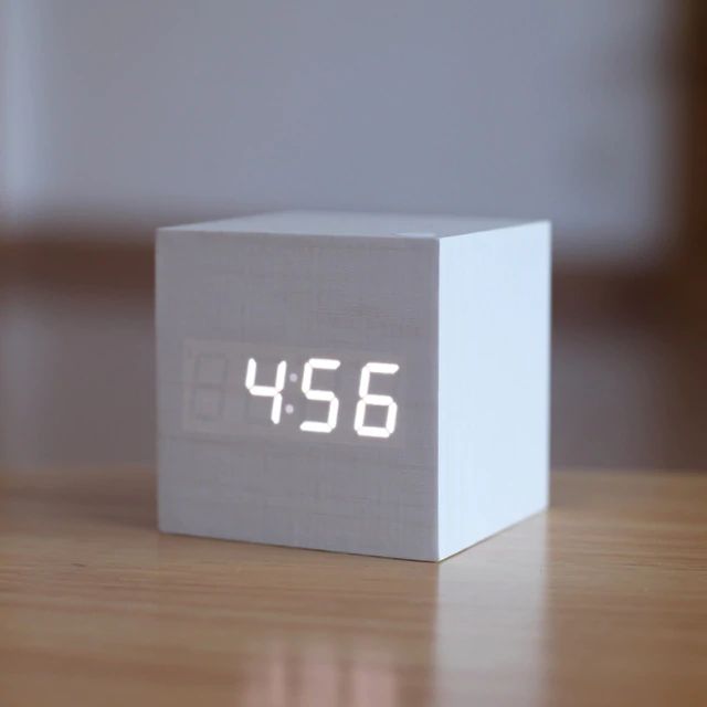 Digital Clock Cube i moderne tredesign Luvikno