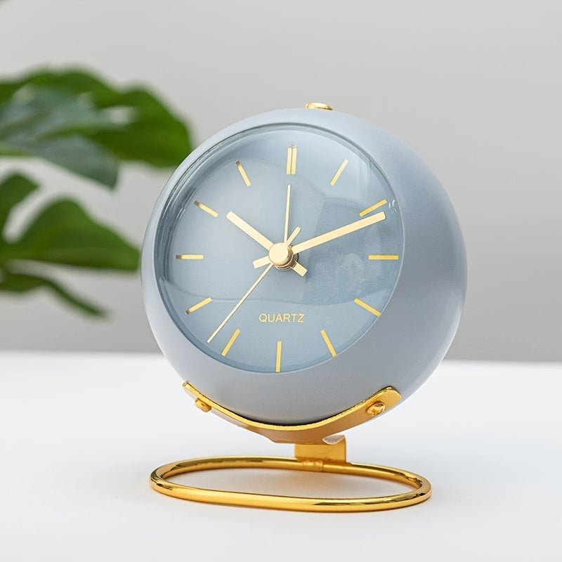Luvikno | Buzzley Retro Stille Vekkerklokke – Vintage Metall Analog Klokke med Nattlys