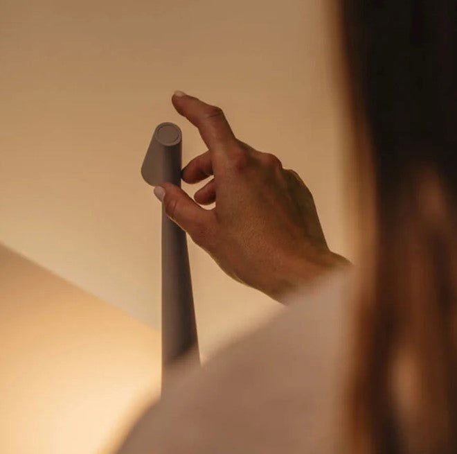Stilig trådløs LED bordlampe Luvikno