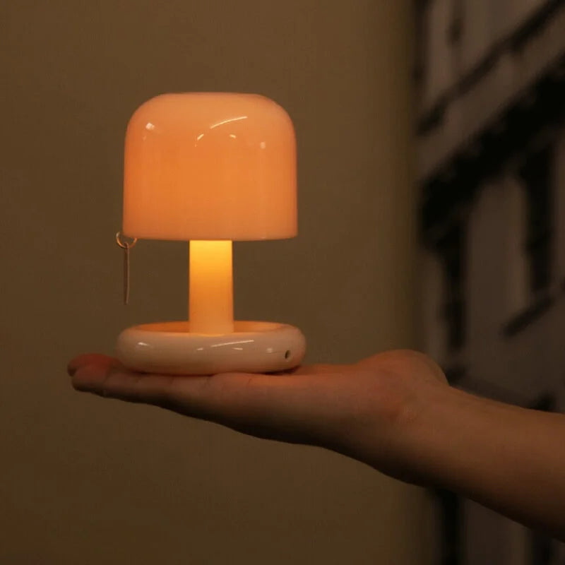 Bordlampe med mykt solnedgangslys Luvikno