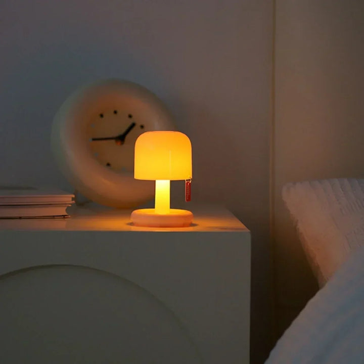 Bordlampe med mykt solnedgangslys Luvikno