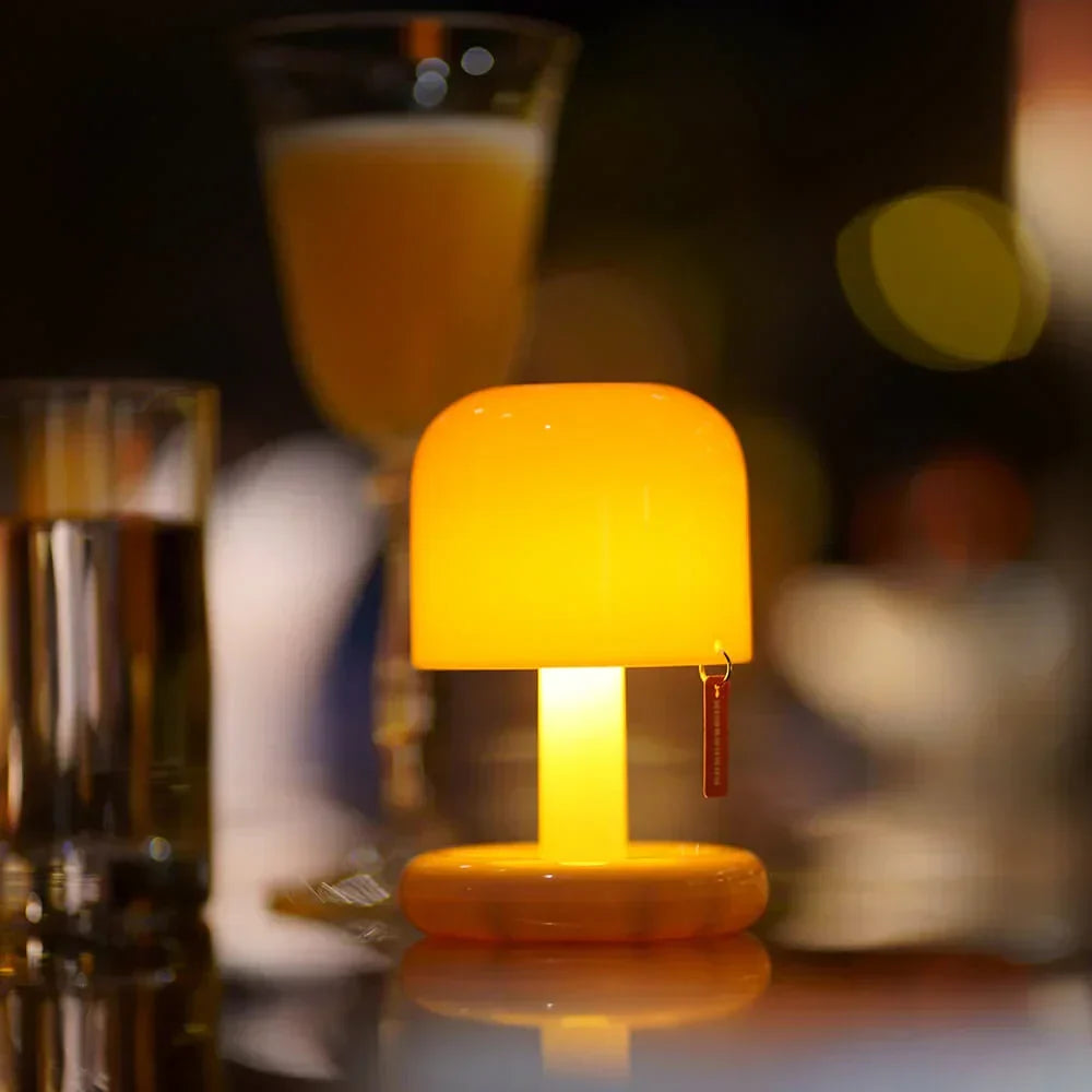 Bordlampe med mykt solnedgangslys Luvikno
