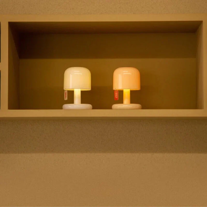 Bordlampe med mykt solnedgangslys Luvikno